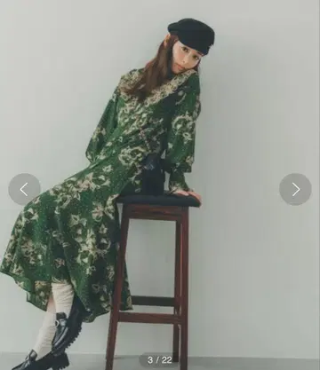 SNIDEL 빅 자수 칼라 프린트 원피스 그린