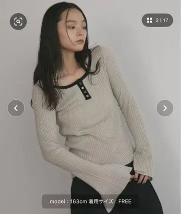 배색 헨리넥 풀오버 니트