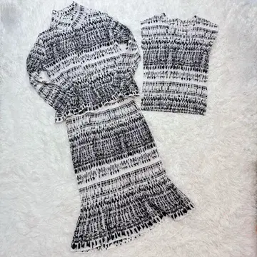 미사용급 SPECCHIO 셔틀 플리츠 쓰리피스 앙상블 화이트 블랙