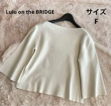 Lulu on the BRIDGE 세탁 가능한 소매 플레어 화이트 니트