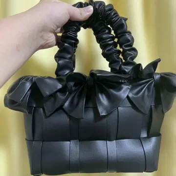 리본 포함 블랙 핸드백:snidel