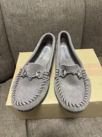 MINNETONKA 그레이 모카신