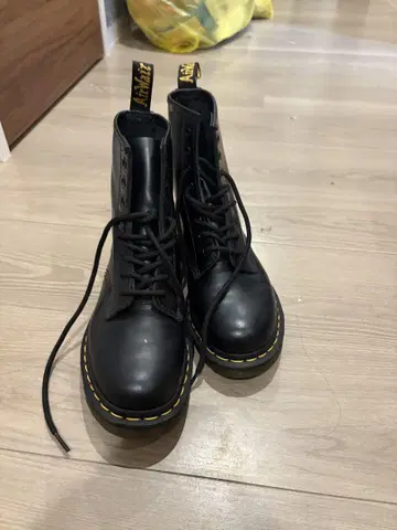 Dr.Martens 8홀 부츠