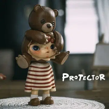 POPMART Hirono / PROTECTOR