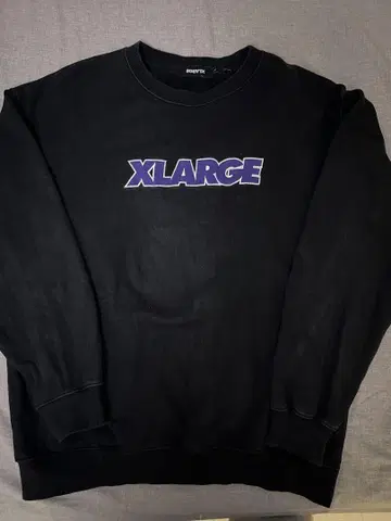 XLARGE 블랙 로고 맨투맨