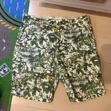 WHITEMOUNTAINEERING 보태니컬 무늬 하프 팬츠