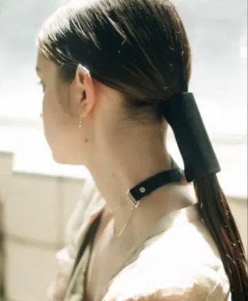SYKIA / leather hair pierce (L)