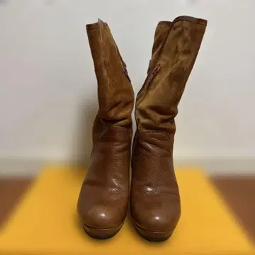 브라운 스웨이드 가죽 부츠