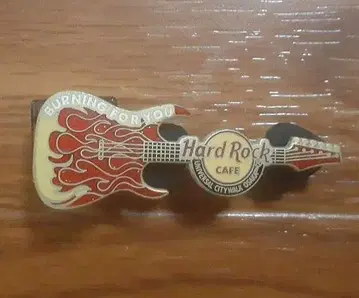 하드 록 카페 Hard Rock Cafe 불꽃 핀 배지 pin4