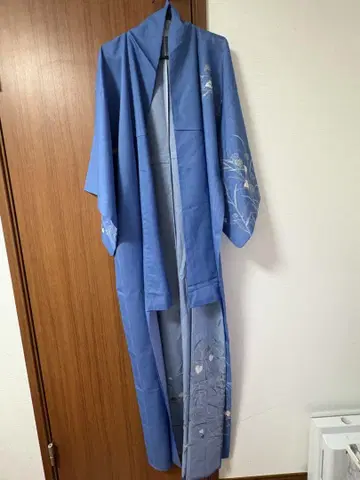 파란색 꽃무늬 자수 롱 기장 기모노