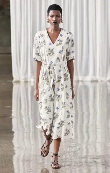 미사용 새상품 ZARA 야자수와 조개 패턴 원피스