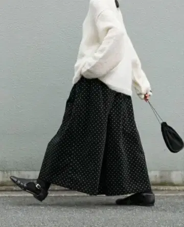 새상품 카구레 도트 코듀로이 와이드 팬츠 블랙