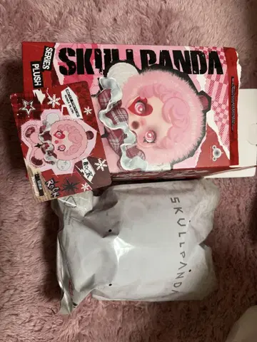 POPMART SKULL PANDA Winter symphony