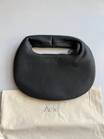 Aeta 아에타 라운드 원숄더 M 핸드백 블랙