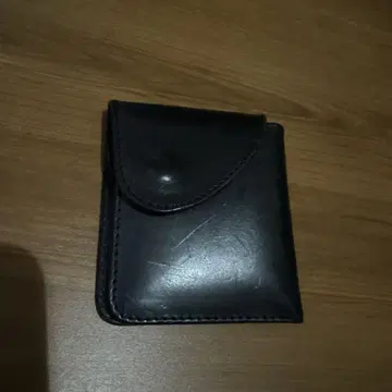 핸더 스킴 가죽 접이식 지갑