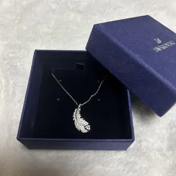 Swarovski 깃털 디자인 목걸이