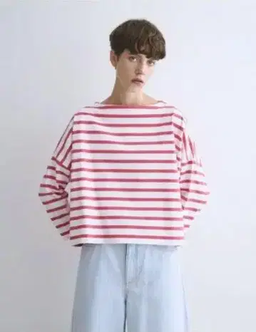 빨간색과 화이트 스트라이프 보트넥