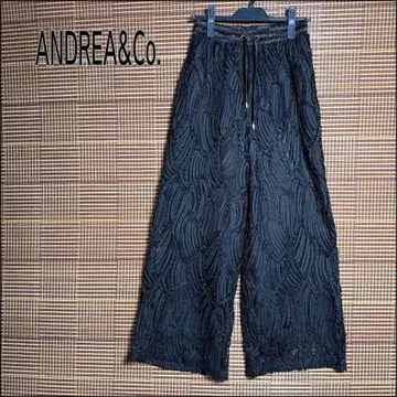 새상품급 [ANDREA&Co.] 테이프 자카드 시어 와이드 팬츠 블랙