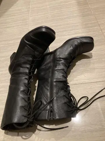 블랙 가죽 레이스업 부츠 중간 힐