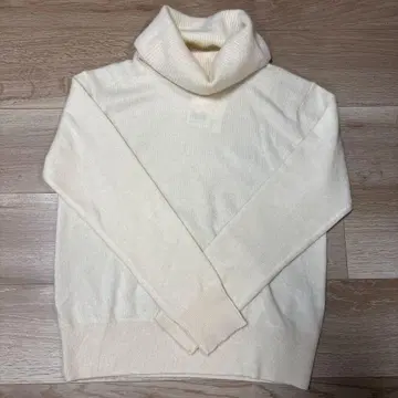 유니클로 캐시미어 100% 오프 터틀넥 니트 S 사이즈