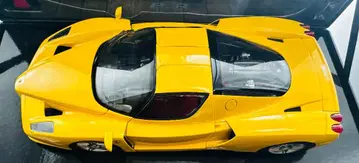 ENZO FERRARI YELLOW 1/18 BBR