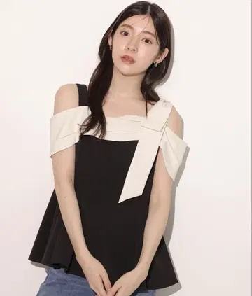 Arpege swory 택 포함 새상품 오프숄더 리본 플럼 상의