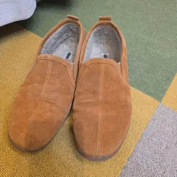 브라운 스웨이드 슬립온 MINNETONKA