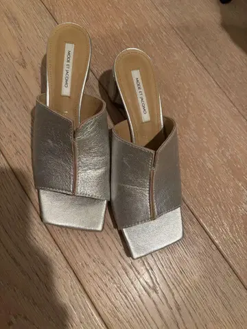 [ 새상품급 ] MODE ET JACOMO 실버 샌들 힐 6cm