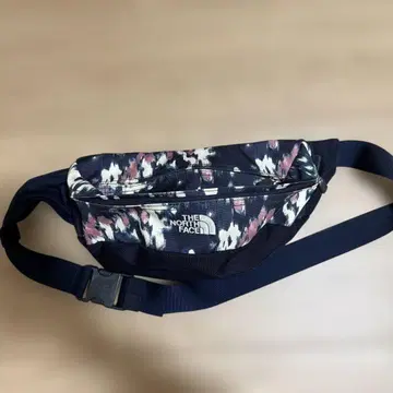 THE NORTH FACE 꽃무늬 웨스트 파우치