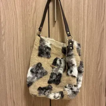 고양이 숄더백 퍼 퐁퐁