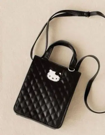 LOWRYS FARM HELLO KITTY 퀼팅 miniBAG 블랙