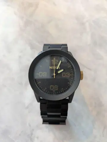 NIXON 블랙 아날로그 시계