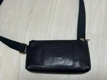 일비종떼 IL BISONTE 크로스 바디백 블랙 새상품급