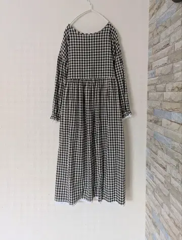 화이트 x 블랙 깅엄 체크 긴팔 롱 원피스
