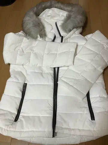 새상품 여성용 M 다운 자켓 다나카란 뉴욕 화이트