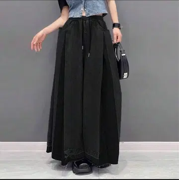 미사용 새상품 이소재 도킹 블랙 와이드 팬츠 플레어 디자인 절개