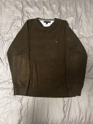 TOMMY HILFIGER 다크 브라운 V넥 니트