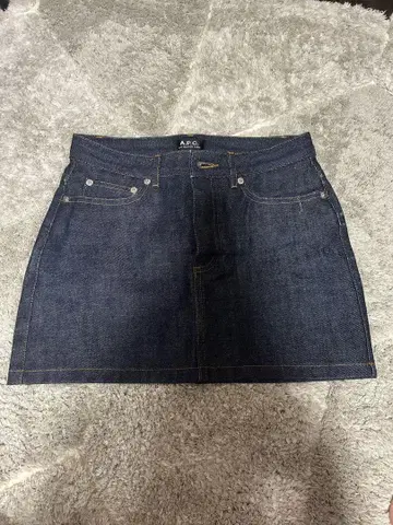 A.P.C. 미니 스커트