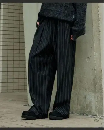 WETTEMPT 2 TUCK EASY STRIPE SLACKS