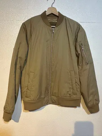 Abercrombie&Fitch 올리브 MA-1 플라이트 자켓
