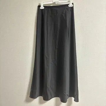 UNIQLO 블랙 새틴 스커트 S