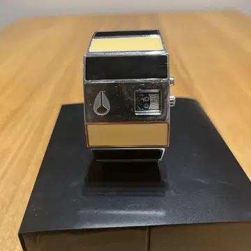 Nixon 디지털 손목시계 블랙/노랑