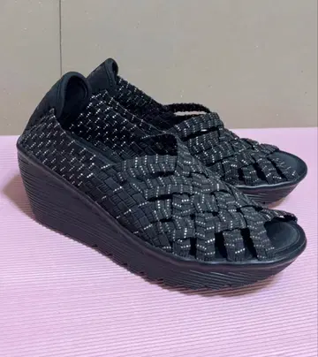 스케쳐스 오픈토 웨지솔 샌들