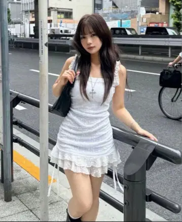 트라이플 화이트 프릴 미니 원피스 반팔 캐미 원피스