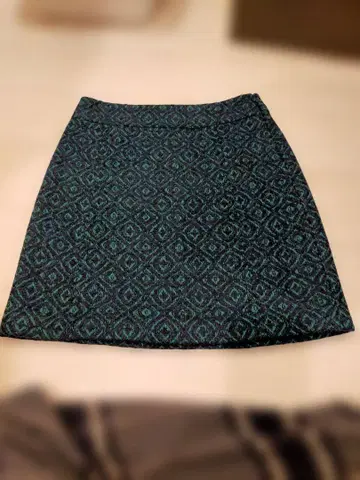 다크 그린 기하학 패턴 스커트