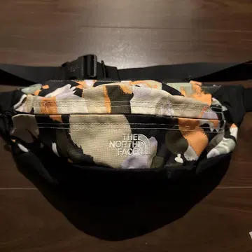 THE NORTH FACE 카모플라쥬 웨스트 파우치