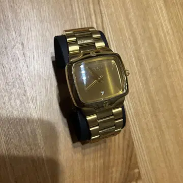 NIXON 골드 스퀘어 손목시계