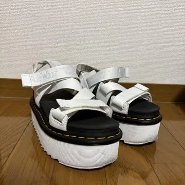 닥터마틴 샌들