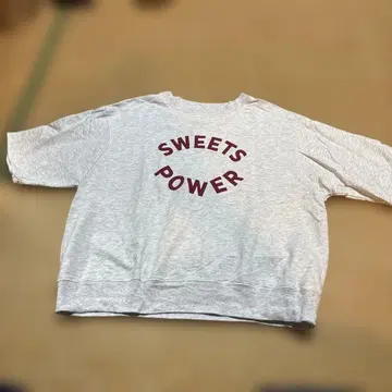 탄탄 금기 AUG 반팔 티셔츠 SWEETS POWER 그레이