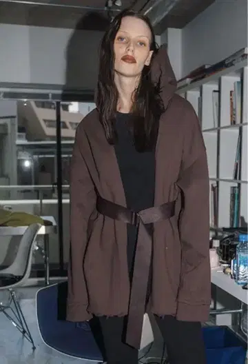 퍼버즈 오픈 후디 벨트 포함 후드티 데미지 가공 브라운